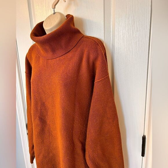 Free People Burnt Orange Softly Structured Oversized Sweater! ❤️ - Picture 6 of 7